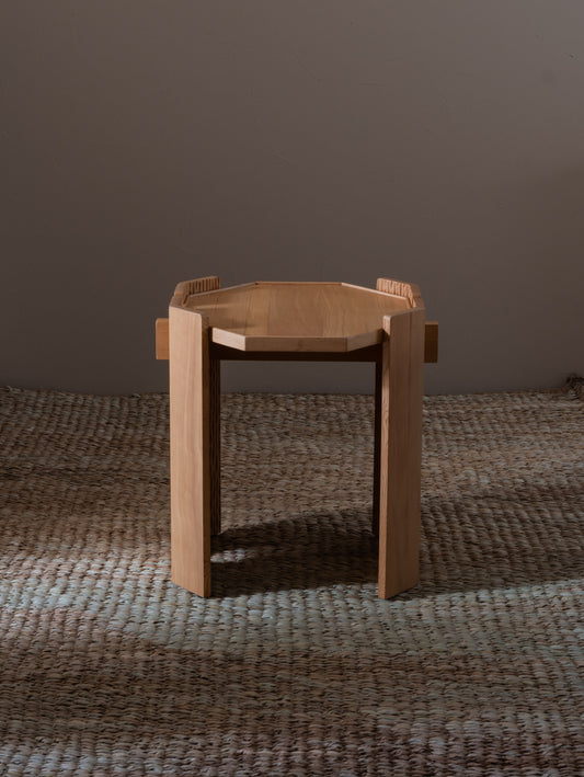 Sinīya accent table