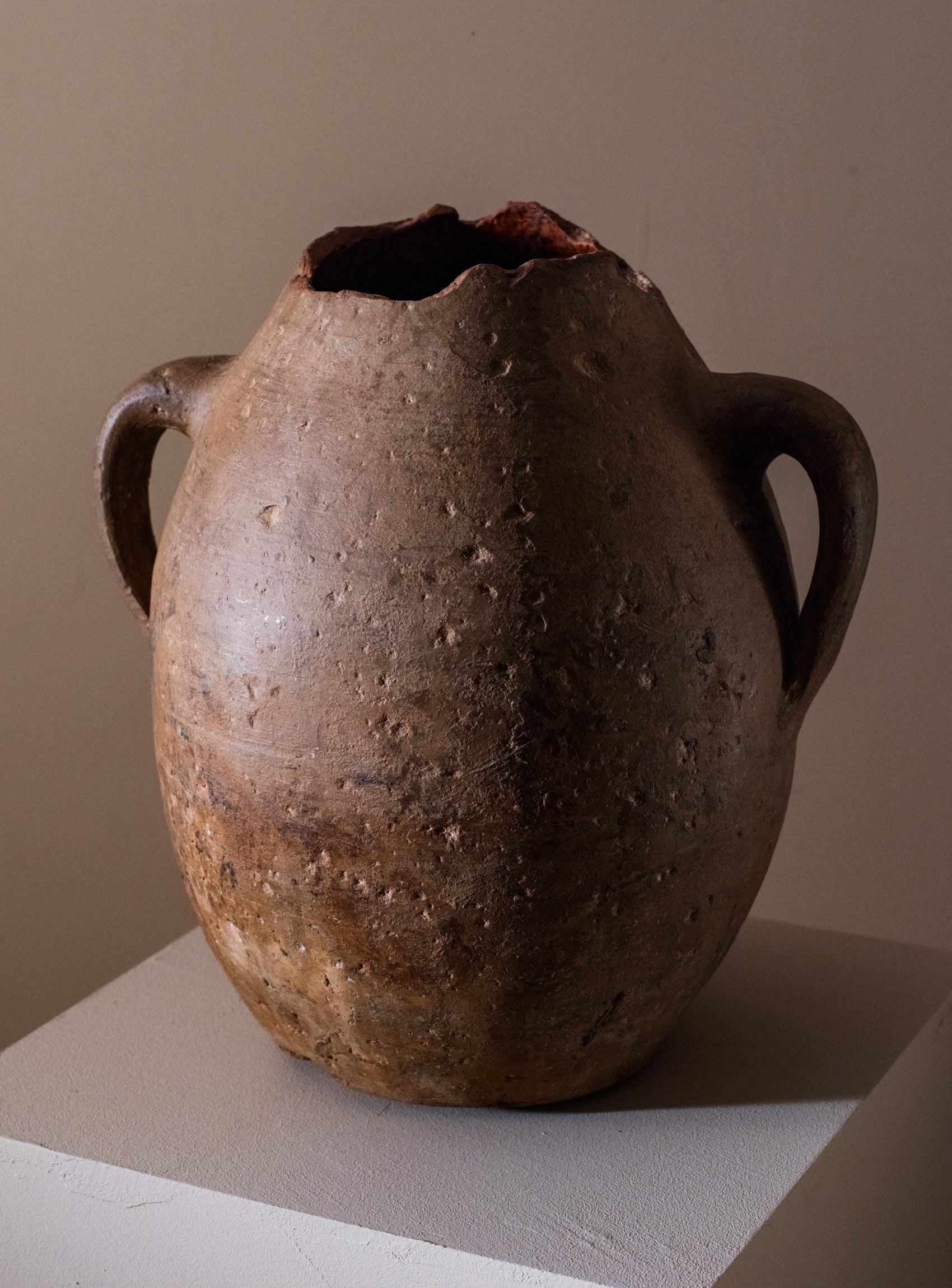 Large calabash shaped oil jar