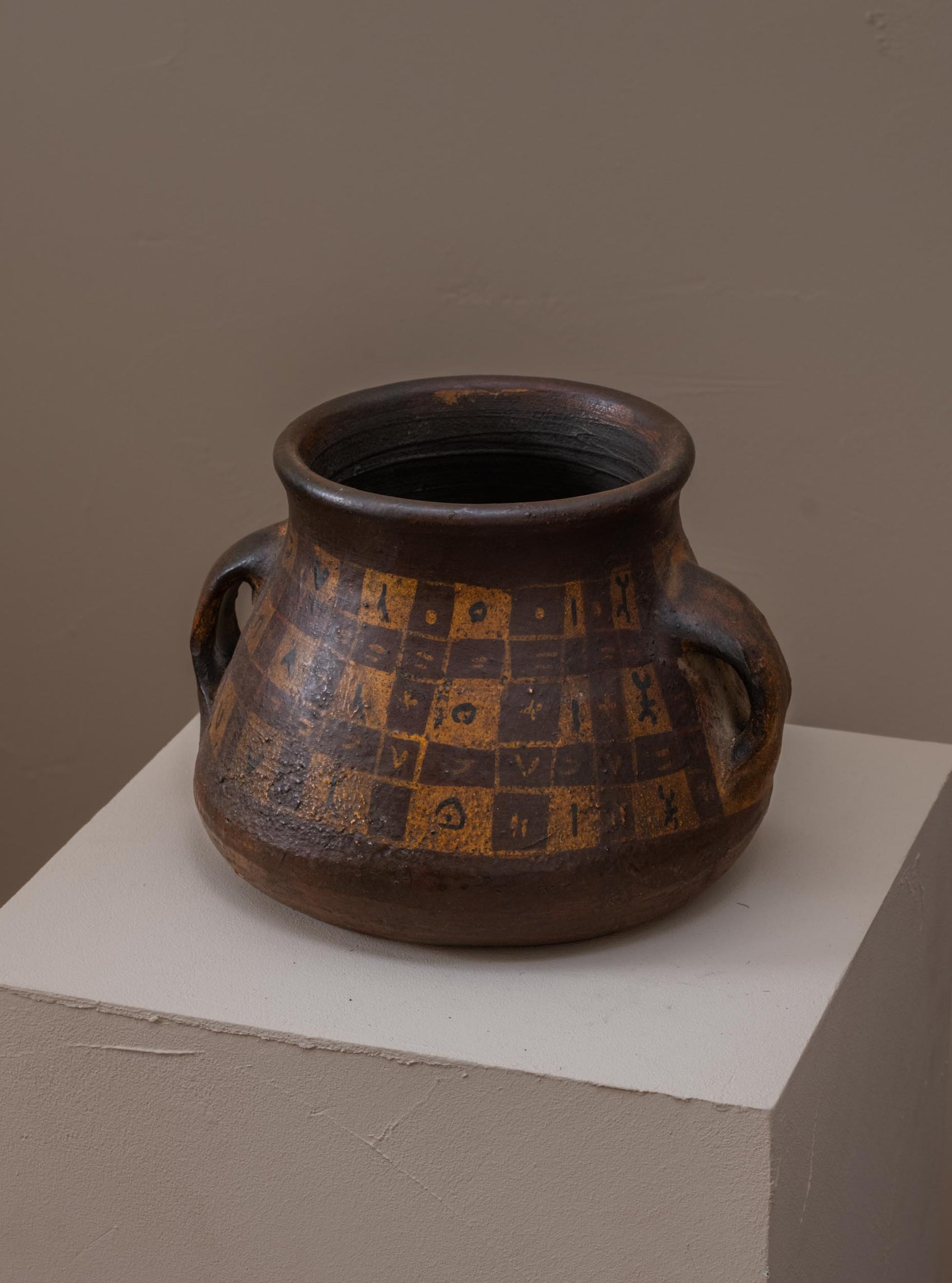 Kabyle decorated pot with two applied handles